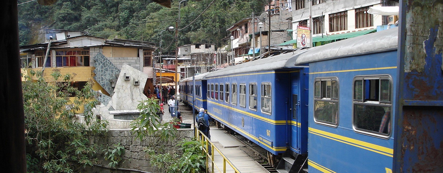 pe, aguas calientes, treinstation (1).jpg