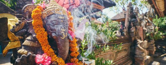 id, algemeen, traditional stone sculpture of ganesha god.jpg