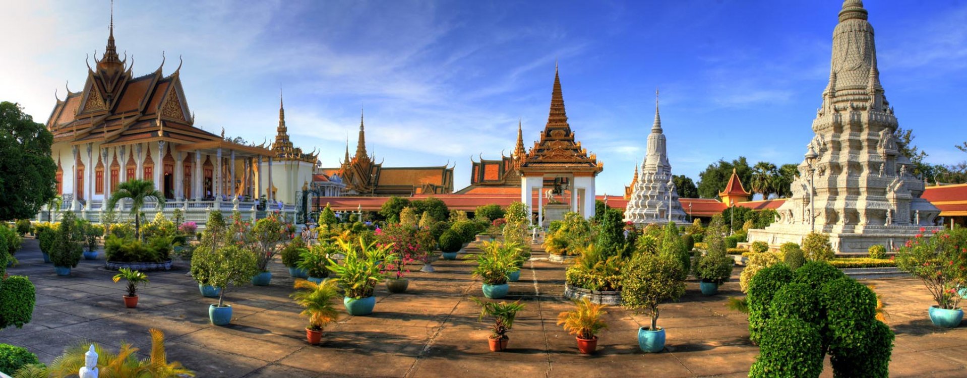Monniken bij Koninklijk Paleis in Phnom Penh