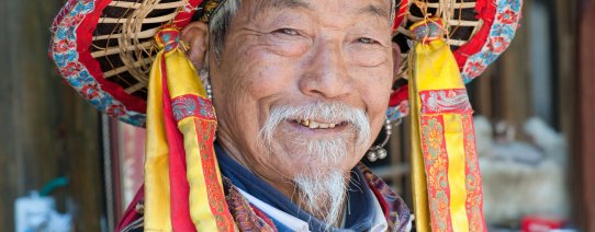 cn, lijiang, naxi man (1).jpg