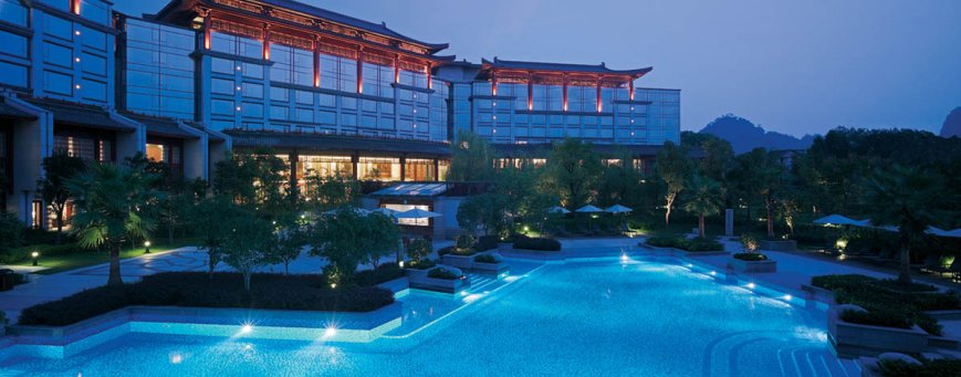 cn, guilin, shangri la, zwembad buiten.jpg