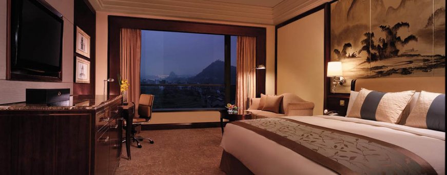 cn, guilin, shangri la, deluxe room.jpg