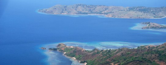 id, flores, uitzicht vanuit het vliegtuig op flores (2).jpg