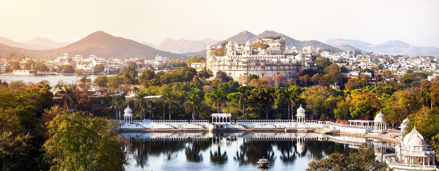 in, udaipur, lake pichola with city palace view.jpg