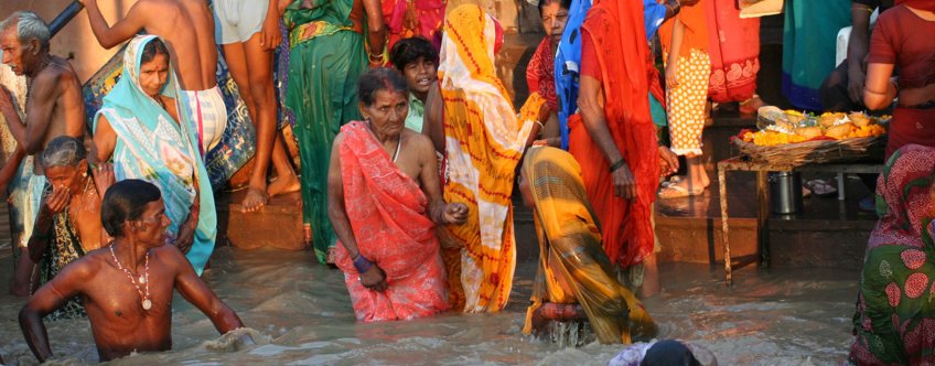 in, varanasi, washing on the ghats.jpg