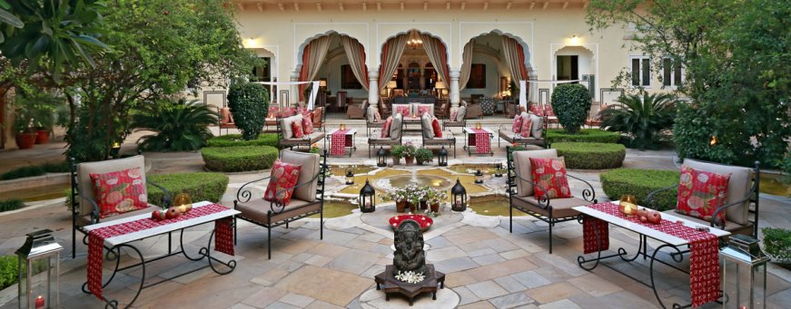 in, jaipur, samode haveli, courtyard.jpg