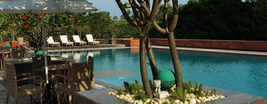 in, chandigarh, taj, zwembad.jpg