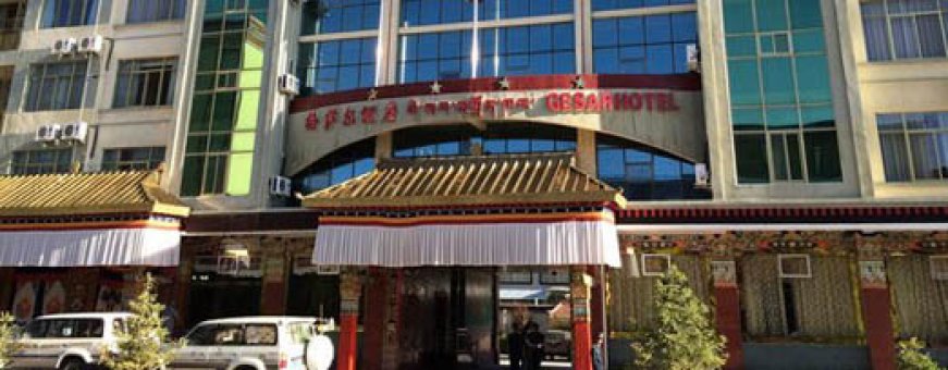 tibet, shigatse, gesar, voorkant hotel.jpg