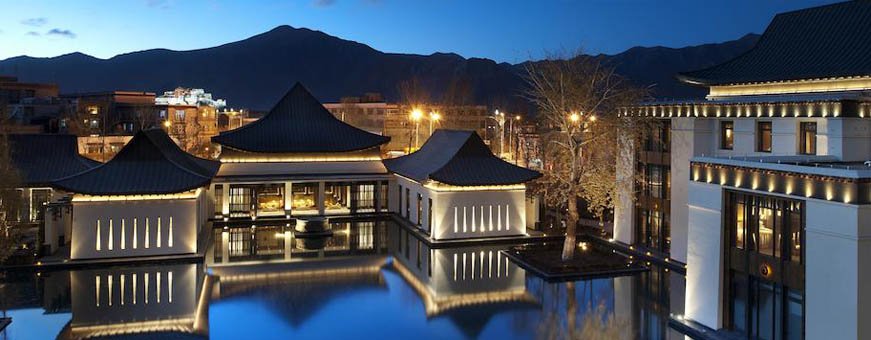 tibet, lhasa, st. regis, buitenkant.jpg