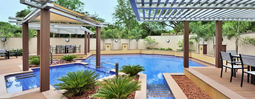 in, madurai, courtyard by marriott, zwembad.jpg