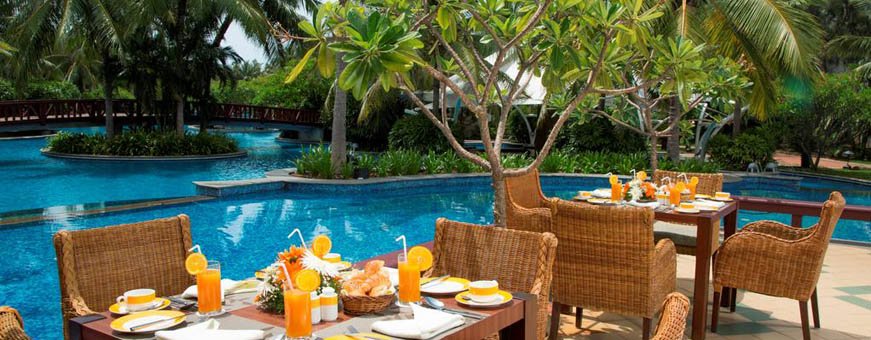 in, mahabalipuram, radisson blu, zwembad.jpg
