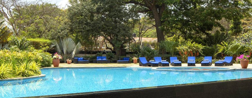 in, mysore, radisson blu plaza, zwembad.jpg