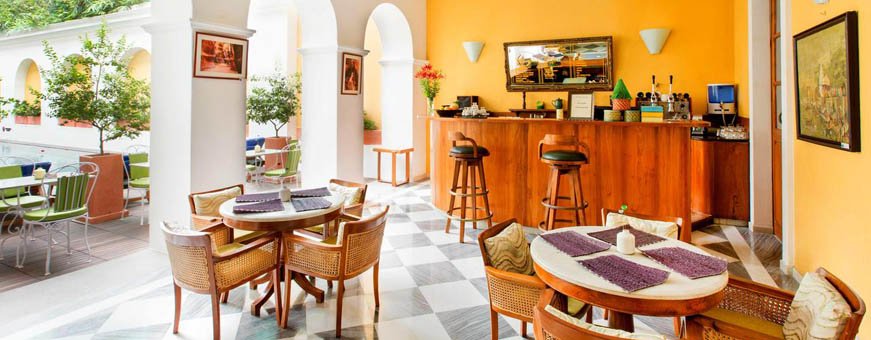 in, pondichery, palais de mahe, earth cafe.jpg