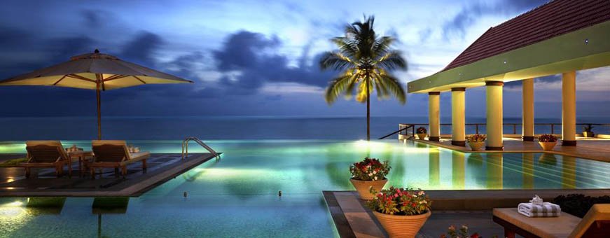 in, kovalam, the raviz, zwembad.jpg