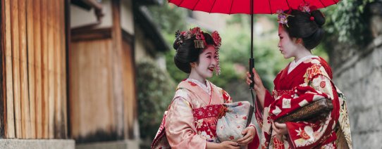 jp, kyoto, maiko geisha in gion kyoto.jpg