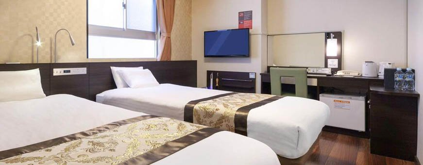 jp, osaka, dotondori  (1).jpg