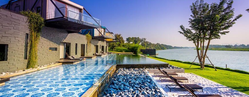 th, kanchanaburi, x2 river kwai resort, zwembad en uitzicht.jpg