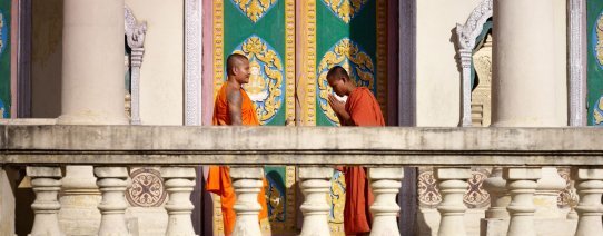 KH, phnom penh, monks (1).jpg