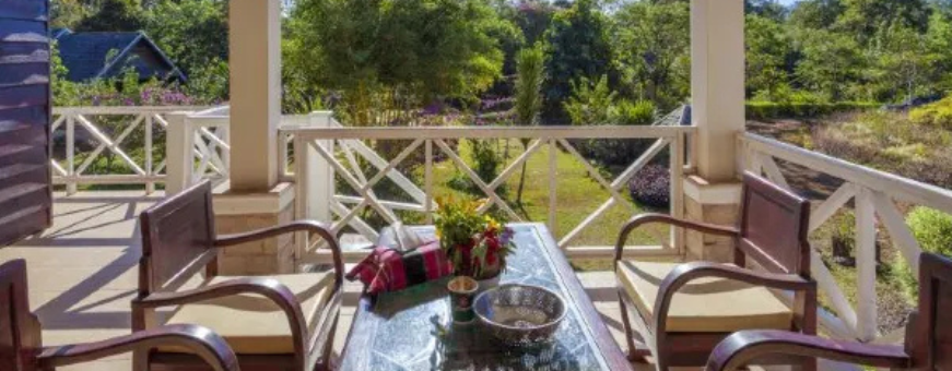 LA, Bolaven Plateau, Sinouk Coffee Resort, terras