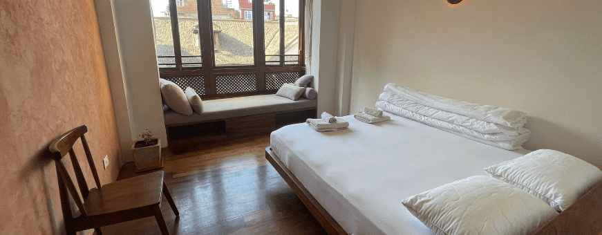 NP, Patan, Newa Chen, room double bed
