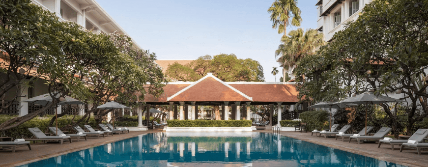 KH, Phnom Penh, Raffles Hotel Le Royal, zwembad