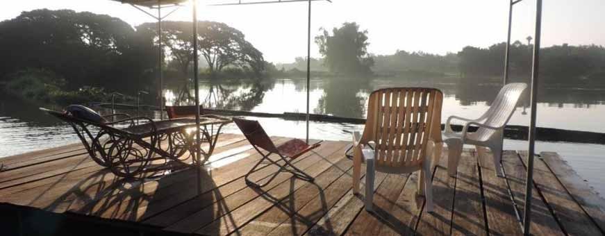 TH-Phimai-Moonriver-terras