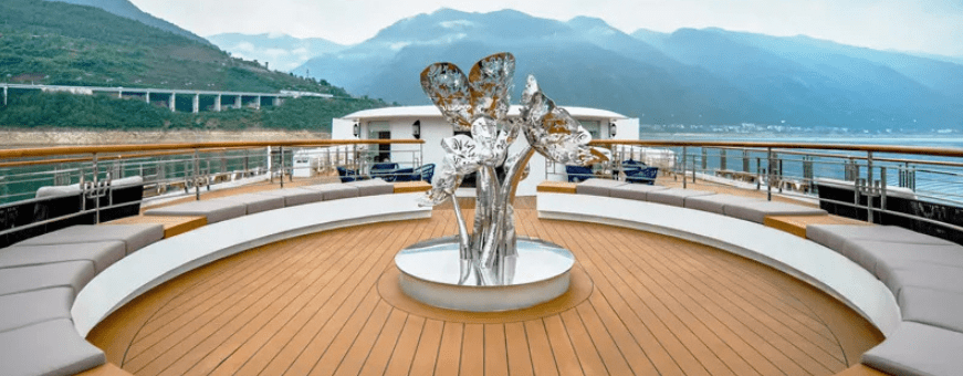 CN, Yangtze, Yangzi Explorer deck