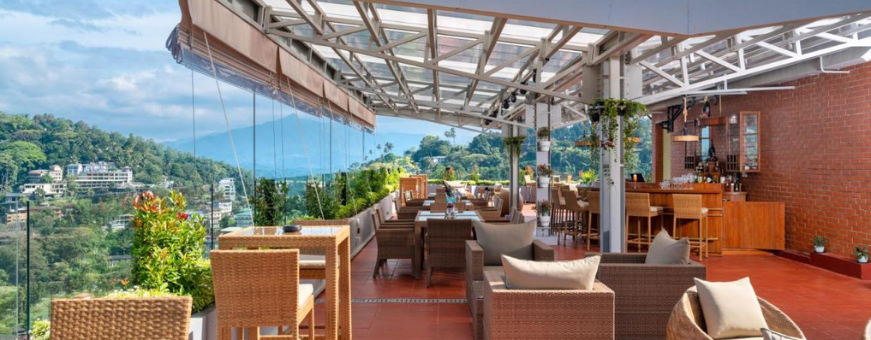 LK, Kandy, Serendib bar bewerkt