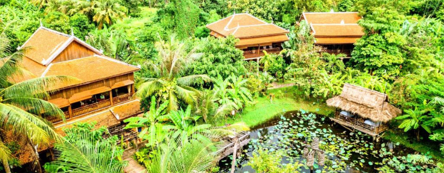 KH, Battambang, Maisons Wat Kor, tuin (bewerkt)