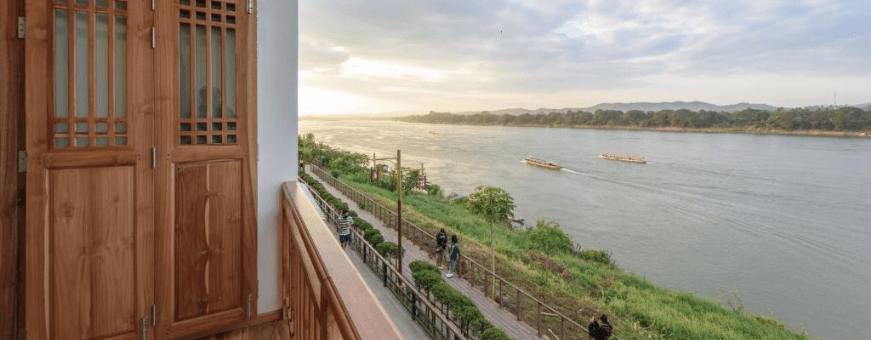 TH-Cxxxx-ChiangKhan-River-Walk-river