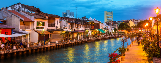 De straten van Malakka in de avond
