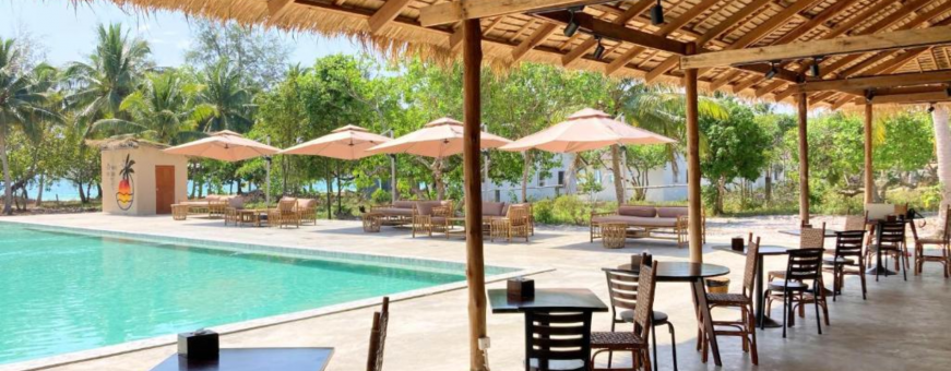 KH, Koh Rong, Beachwalk Resort, zwembad en restaurant