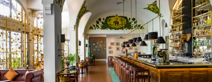 KH, Phnom Penh, Raffles Hotel Le Royal, bar
