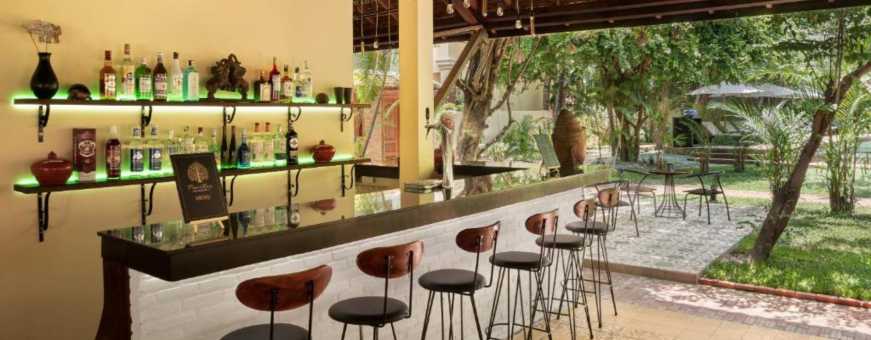 KH, Siem Reap, Pavillion d'Orient, bar