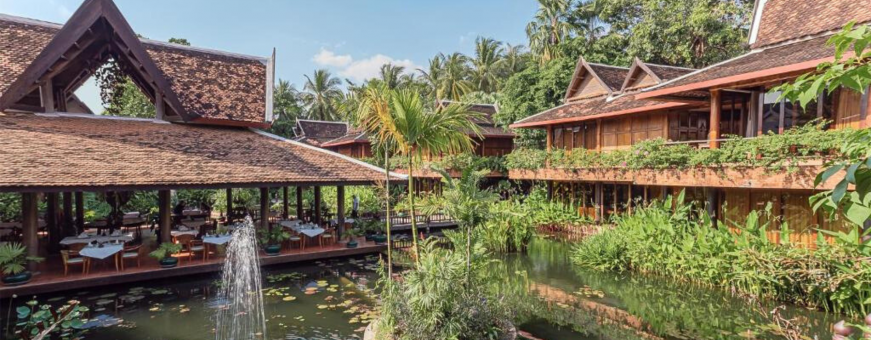 KH, Siem Reap, Angkor Village buiten