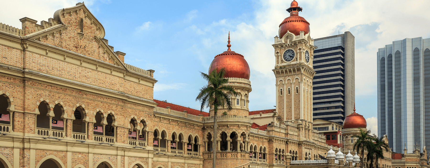 Merdeka Square met het klokgebouw in Kuala Lumpur